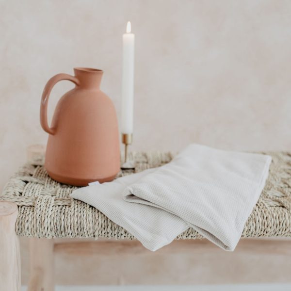 Handgemaakte warmtesjaal met binnenzak gevuld met lijnzaad.