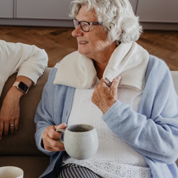 Handgemaakte warmtesjaal met binnenzak gevuld met lijnzaad.